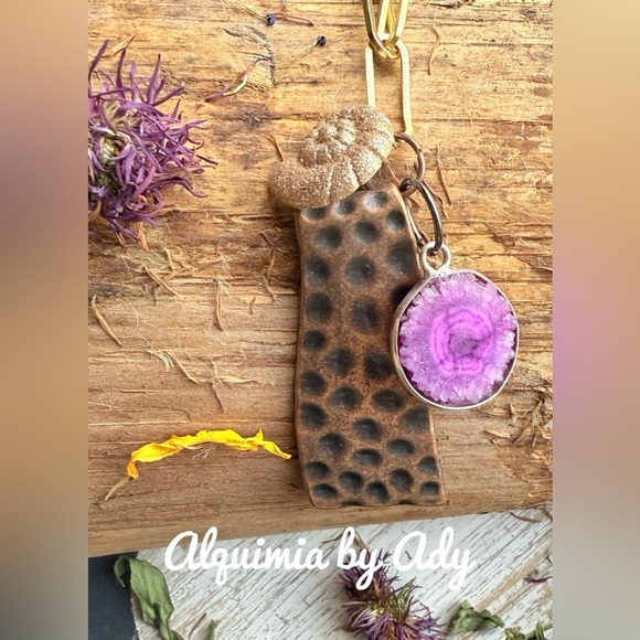 Purple solar quartz and Gold Pendant Necklace - Picture 3 of 4
